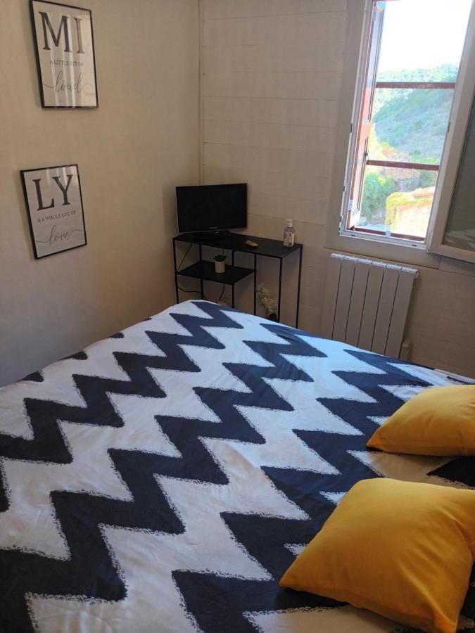 B&B Chambres "Chez Meme Germaine" Caramany Bagian luar foto